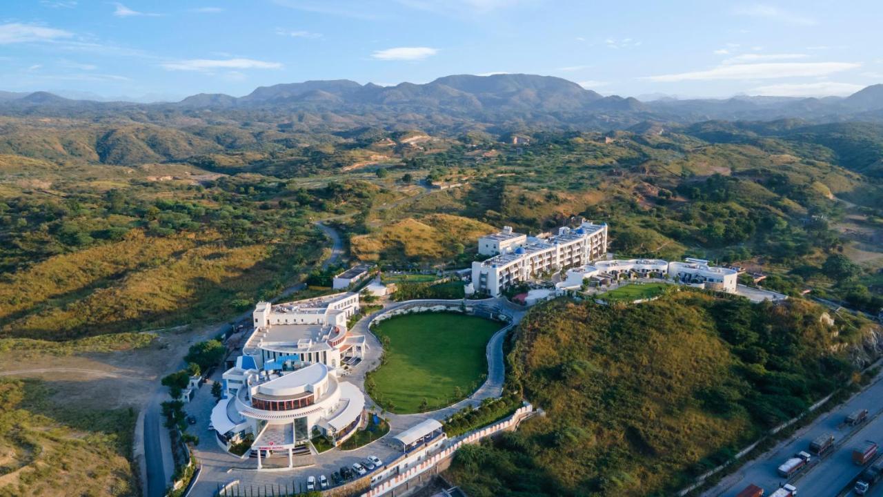Ramee Royal Resort & Spa - Удайпур Екстер'єр фото